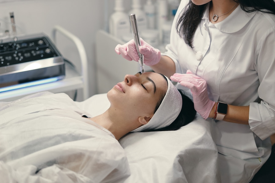 how-soon-does-microneedling-show-its-results-blog-syra-aesthetics